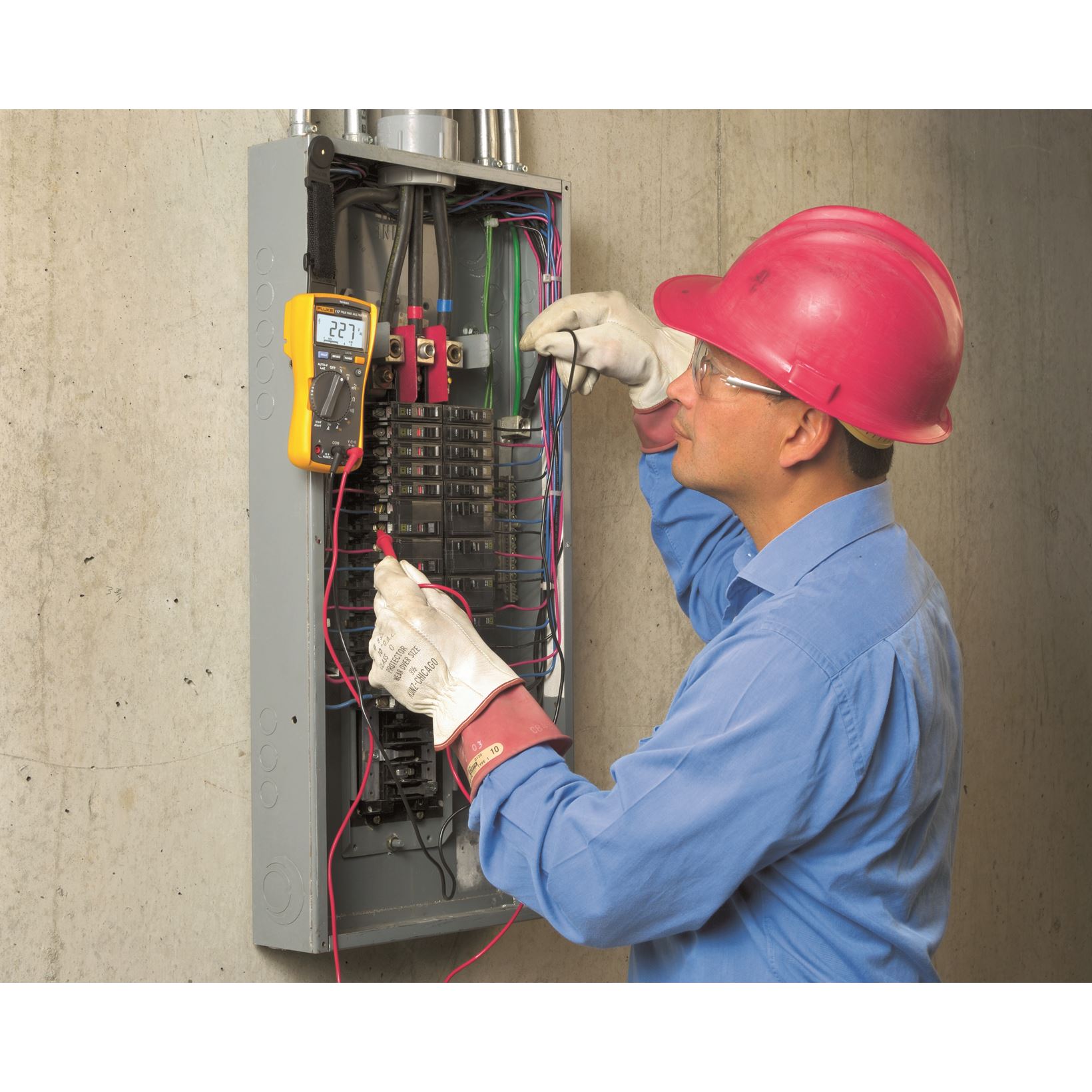 Fluke-117 EUR Multimeter met meetsnoeren